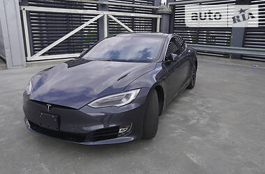 Лифтбек Tesla Model S 2018 в Киеве