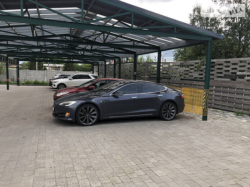 Хетчбек Tesla Model S 2017 в Харкові