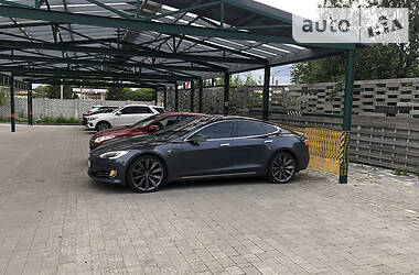 Хетчбек Tesla Model S 2017 в 