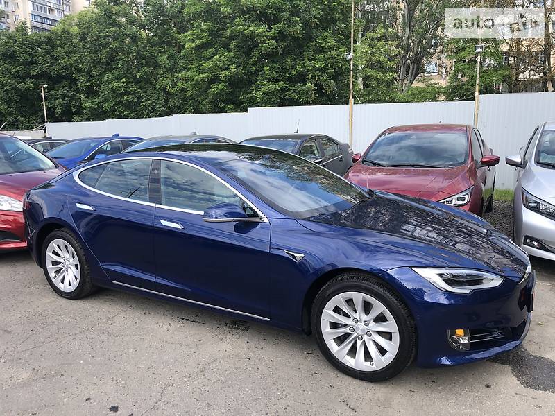 Седан Tesla Model S 2018 в 