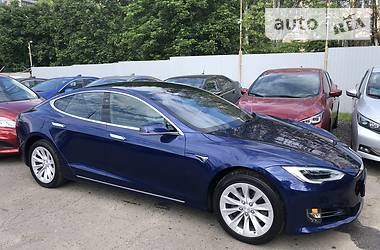 Седан Tesla Model S 2018 в 