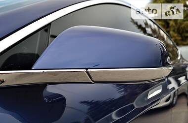 Седан Tesla Model S 2016 в 
