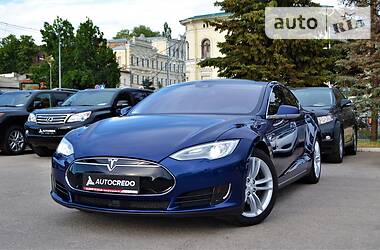Седан Tesla Model S 2016 в 