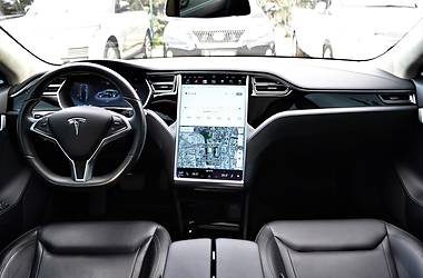 Седан Tesla Model S 2016 в 