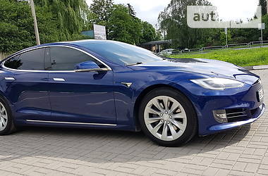 Седан Tesla Model S 2017 в Тернополе