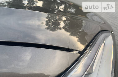 Хетчбек Tesla Model S 2016 в 