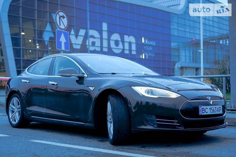Хетчбек Tesla Model S 2013 в Львові