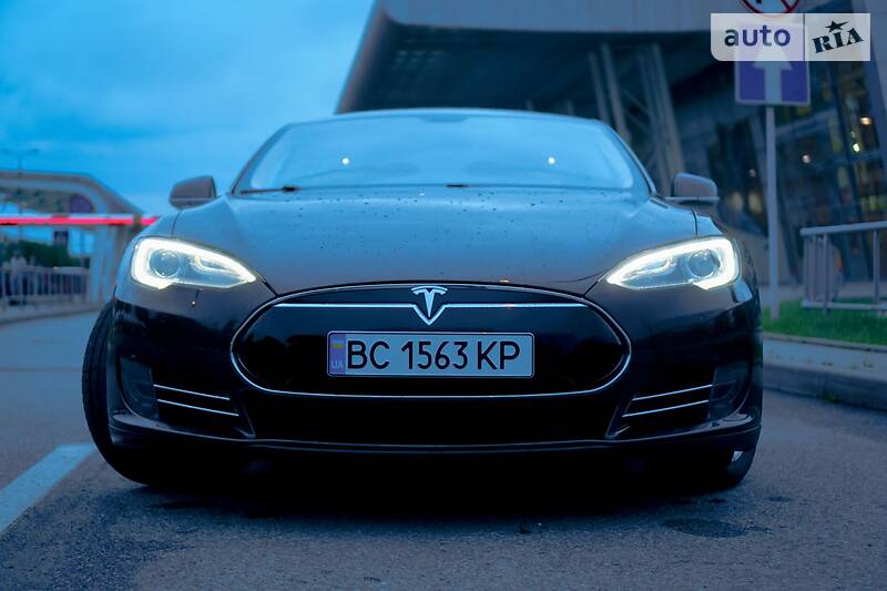 Хетчбек Tesla Model S 2013 в Львові