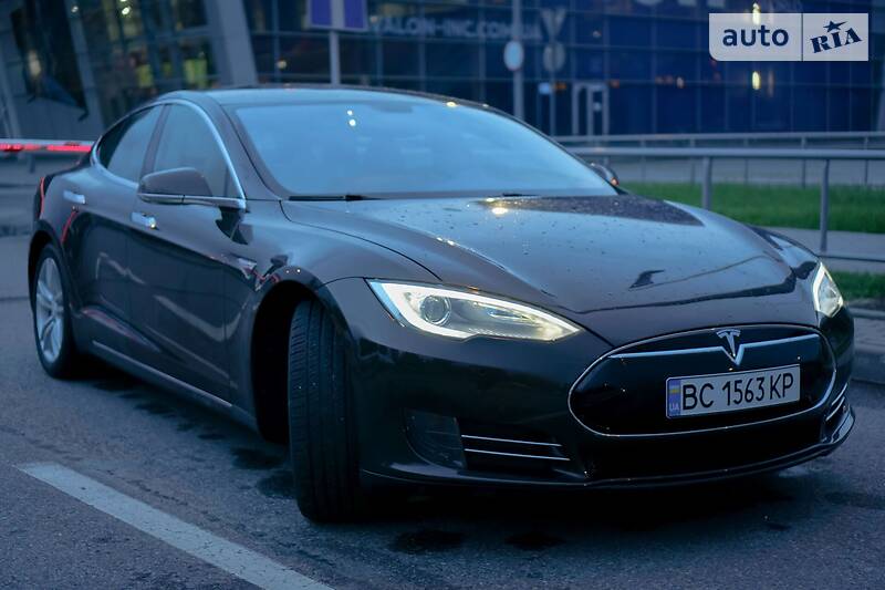 Хетчбек Tesla Model S 2013 в Львові