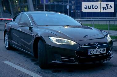 Хэтчбек Tesla Model S 2013 в Львове