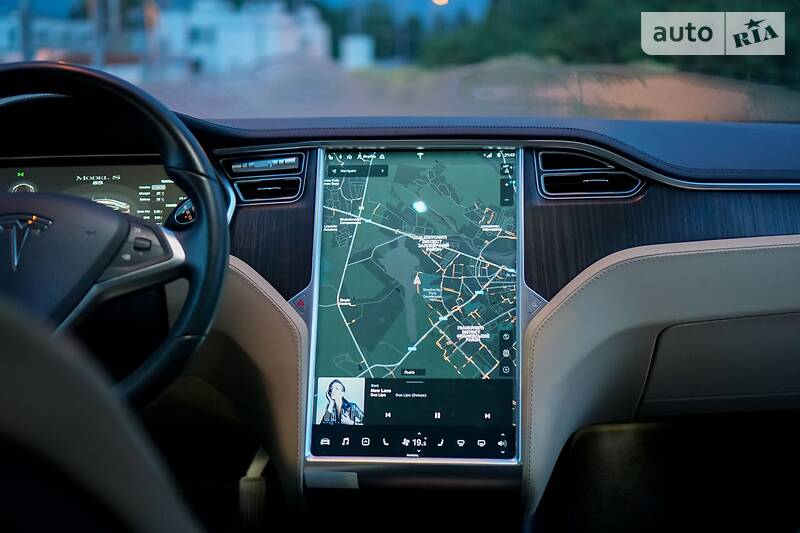 Хетчбек Tesla Model S 2013 в Львові