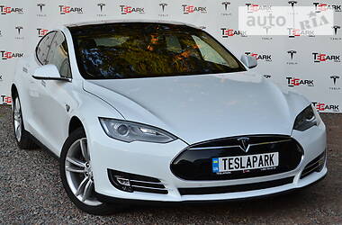 Лифтбек Tesla Model S 2014 в Киеве