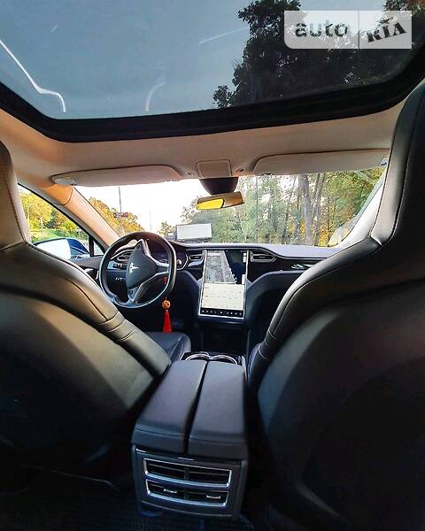 Хэтчбек Tesla Model S 2015 в Киеве