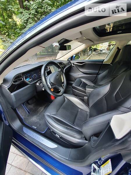 Хэтчбек Tesla Model S 2015 в Киеве