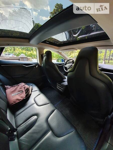 Хэтчбек Tesla Model S 2015 в Киеве