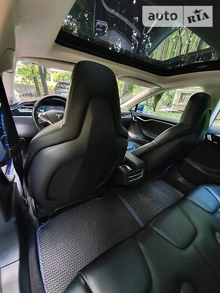 Хэтчбек Tesla Model S 2015 в Киеве