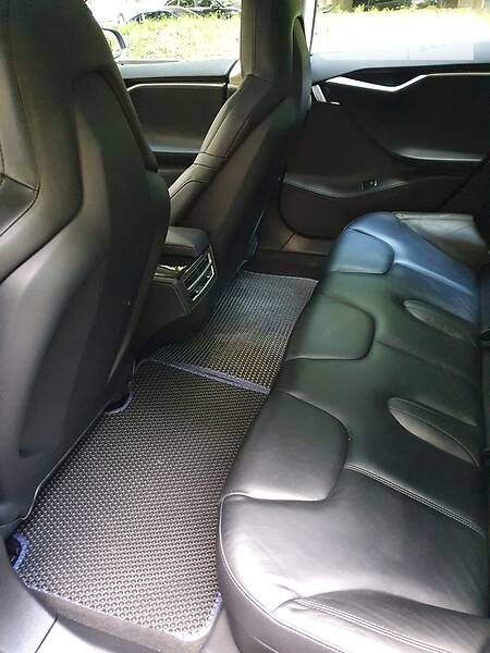 Хэтчбек Tesla Model S 2015 в Киеве