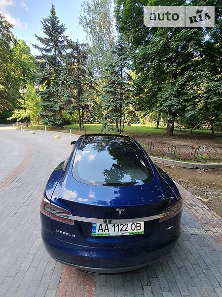 Хэтчбек Tesla Model S 2015 в Киеве