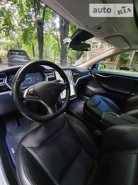 Хэтчбек Tesla Model S 2015 в Киеве