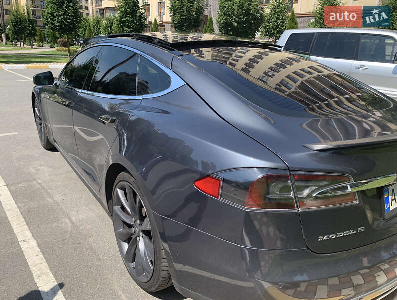 Лифтбек Tesla Model S 2015 в Тернополе