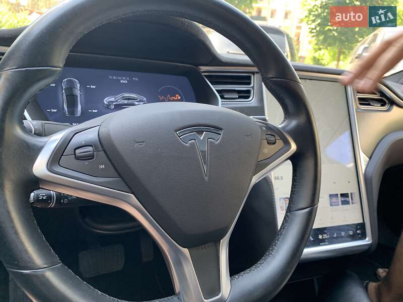 Лифтбек Tesla Model S 2015 в Тернополе