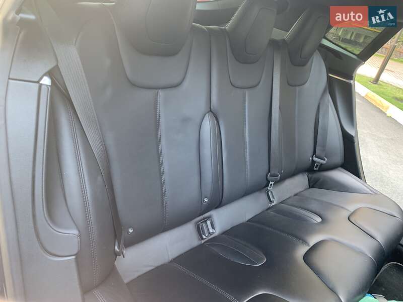 Ліфтбек Tesla Model S 2015 в Тернополі