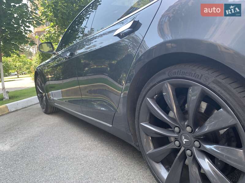 Ліфтбек Tesla Model S 2015 в Тернополі