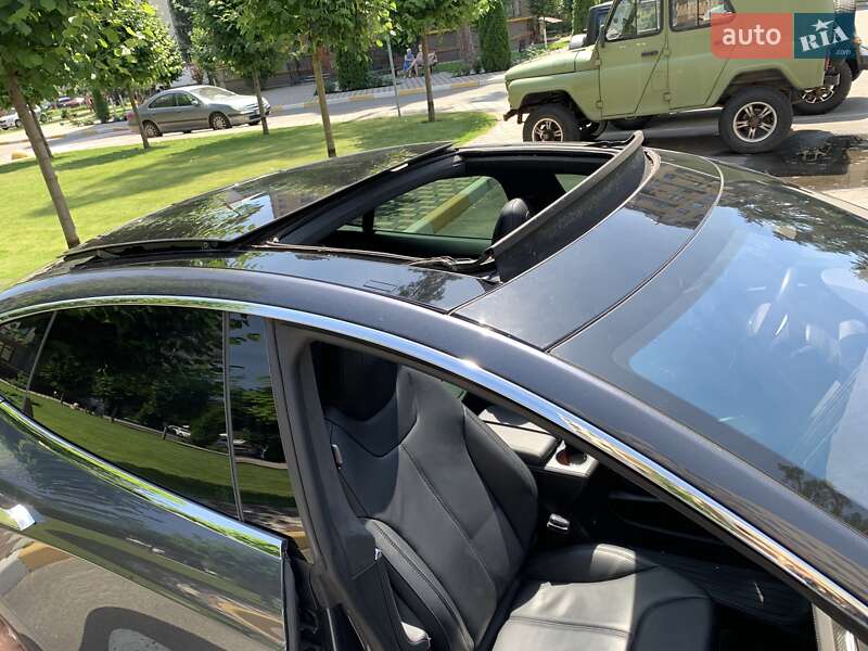 Лифтбек Tesla Model S 2015 в Тернополе