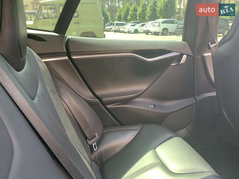 Лифтбек Tesla Model S 2015 в Тернополе