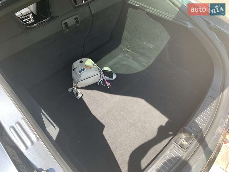 Лифтбек Tesla Model S 2015 в Тернополе