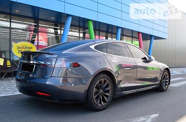 Седан Tesla Model S 2016 в 