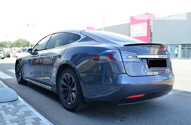 Седан Tesla Model S 2016 в 