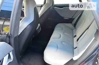 Седан Tesla Model S 2016 в 