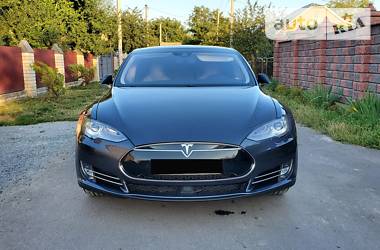 Седан Tesla Model S 2016 в Ровно