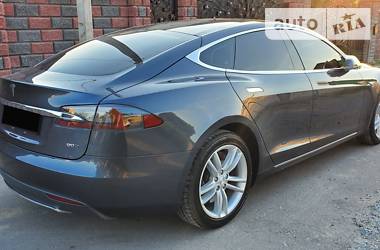 Седан Tesla Model S 2016 в Рівному