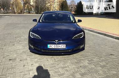 Седан Tesla Model S 2015 в Луцке