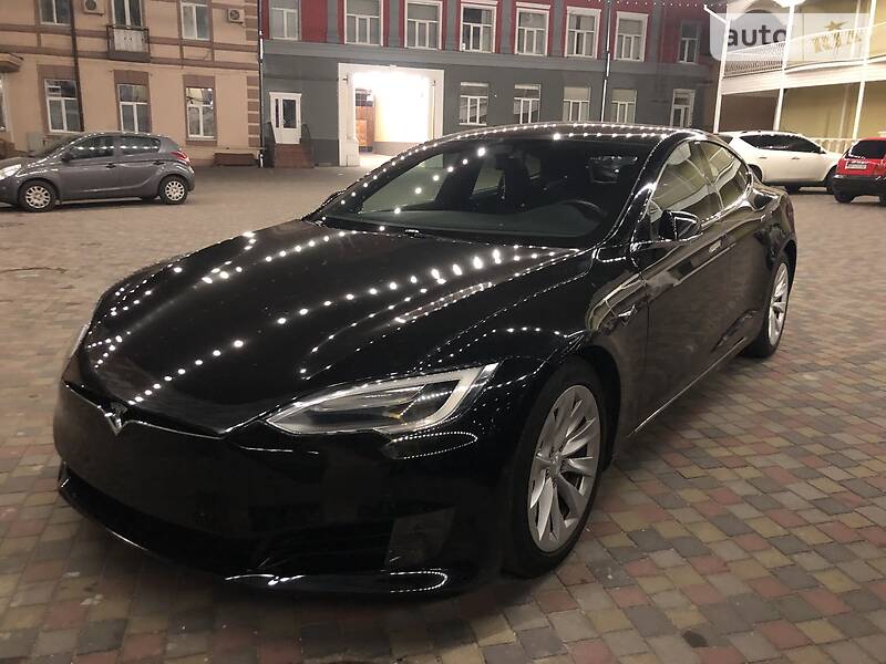 Седан Tesla Model S 2017 в Дніпрі