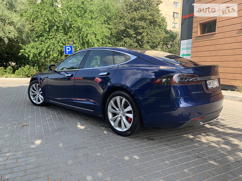 Седан Tesla Model S 2015 в Києві