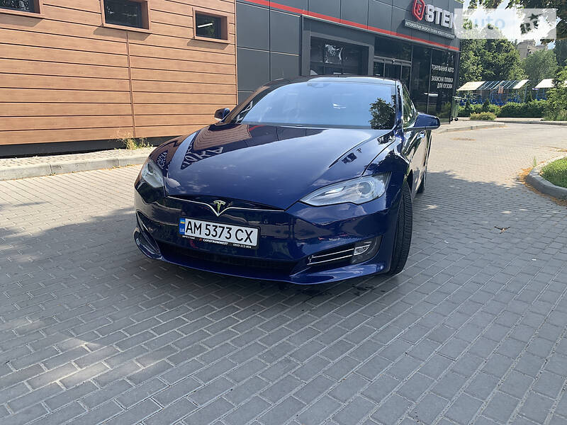Седан Tesla Model S 2015 в Києві