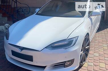 Седан Tesla Model S 2016 в 