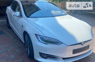 Седан Tesla Model S 2016 в 