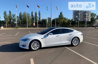 Седан Tesla Model S 2016 в 