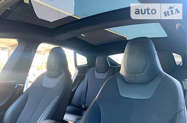 Седан Tesla Model S 2016 в 