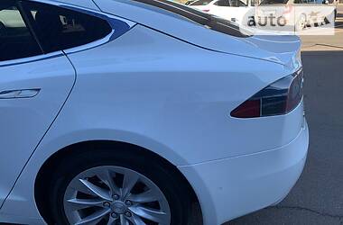Седан Tesla Model S 2016 в 