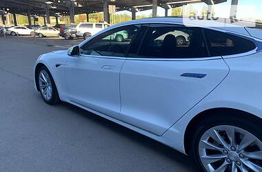 Седан Tesla Model S 2016 в 