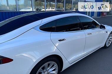 Седан Tesla Model S 2016 в 