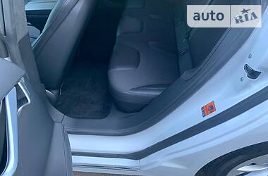 Седан Tesla Model S 2016 в 