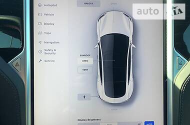 Седан Tesla Model S 2016 в 