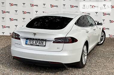 Лифтбек Tesla Model S 2015 в Киеве