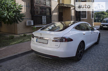 Универсал Tesla Model S 2015 в Киеве